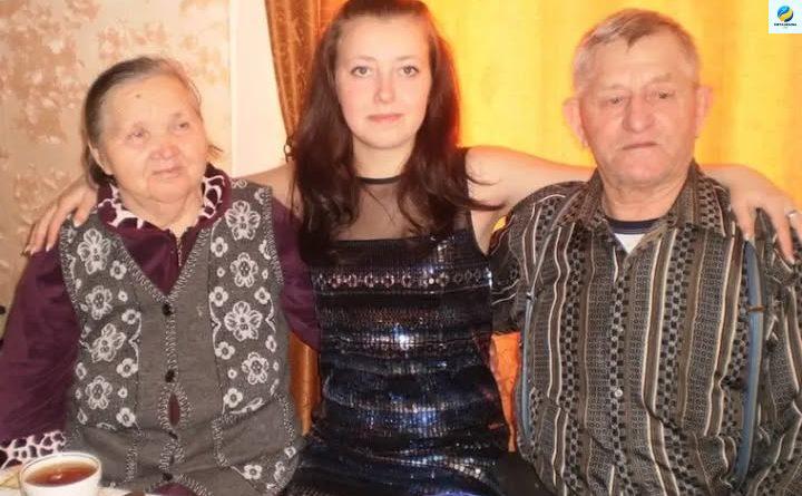 Моим родителям женат 55 лет. Все было идеально, когда мамы этого не сделали. На похоронах его отец молчал. Он почти не плакал. Той ночью с нами, своими детьми, он слушал наши воспоминания, не говоря уже о словом. А потом вдруг он сказал …
