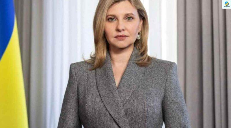 У сірому жакеті і з тонким ремінцем: Олена Зеленська записала відеозвернення.