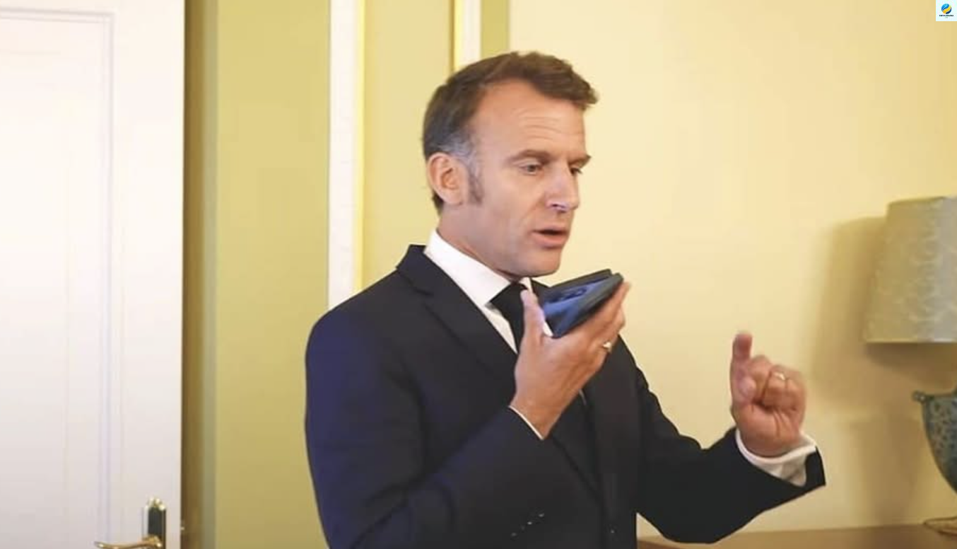 “Привіт, Дональде”: Макрон показав, як дзвонив Трампу з Києва. Відео…